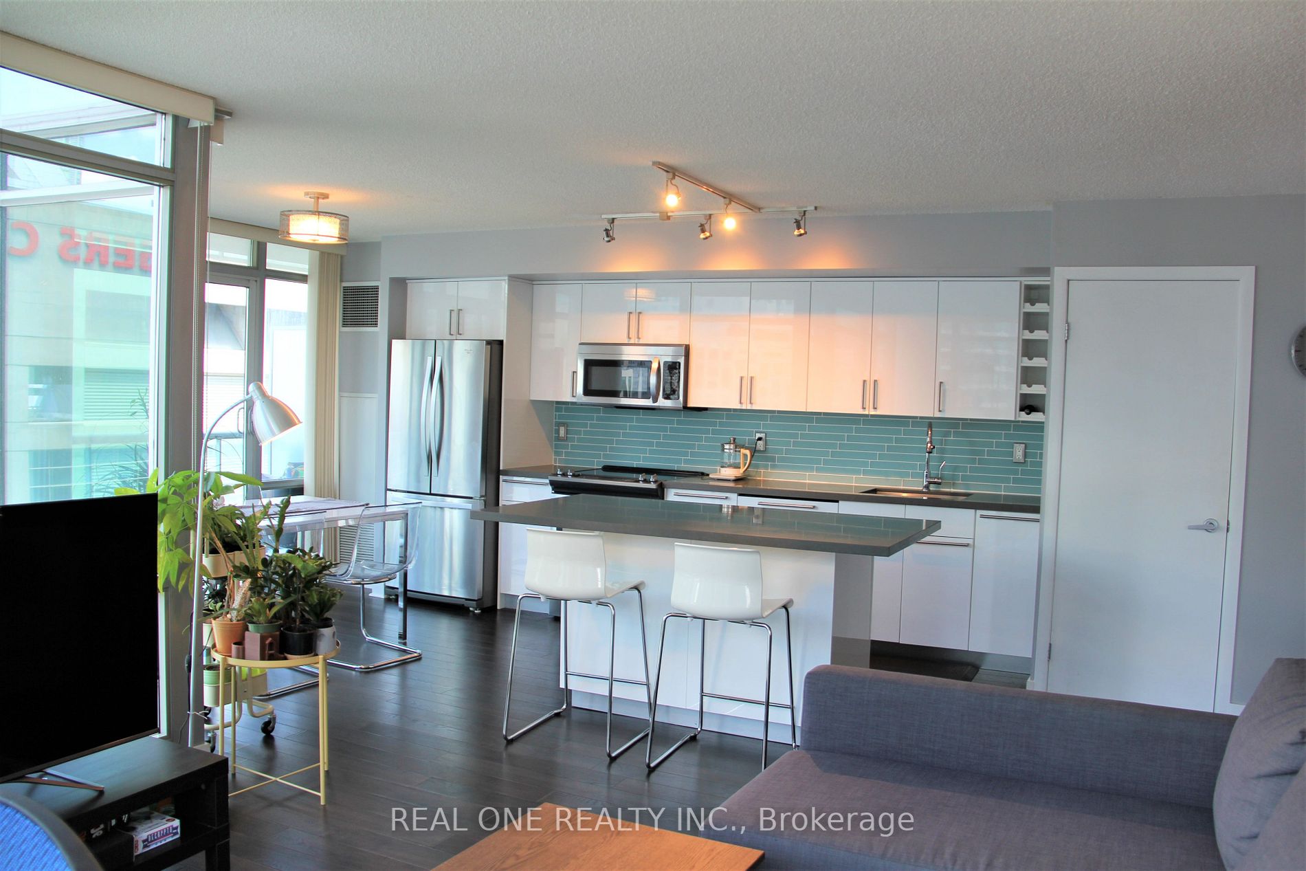 81 Navy Wharf Crt, #1212