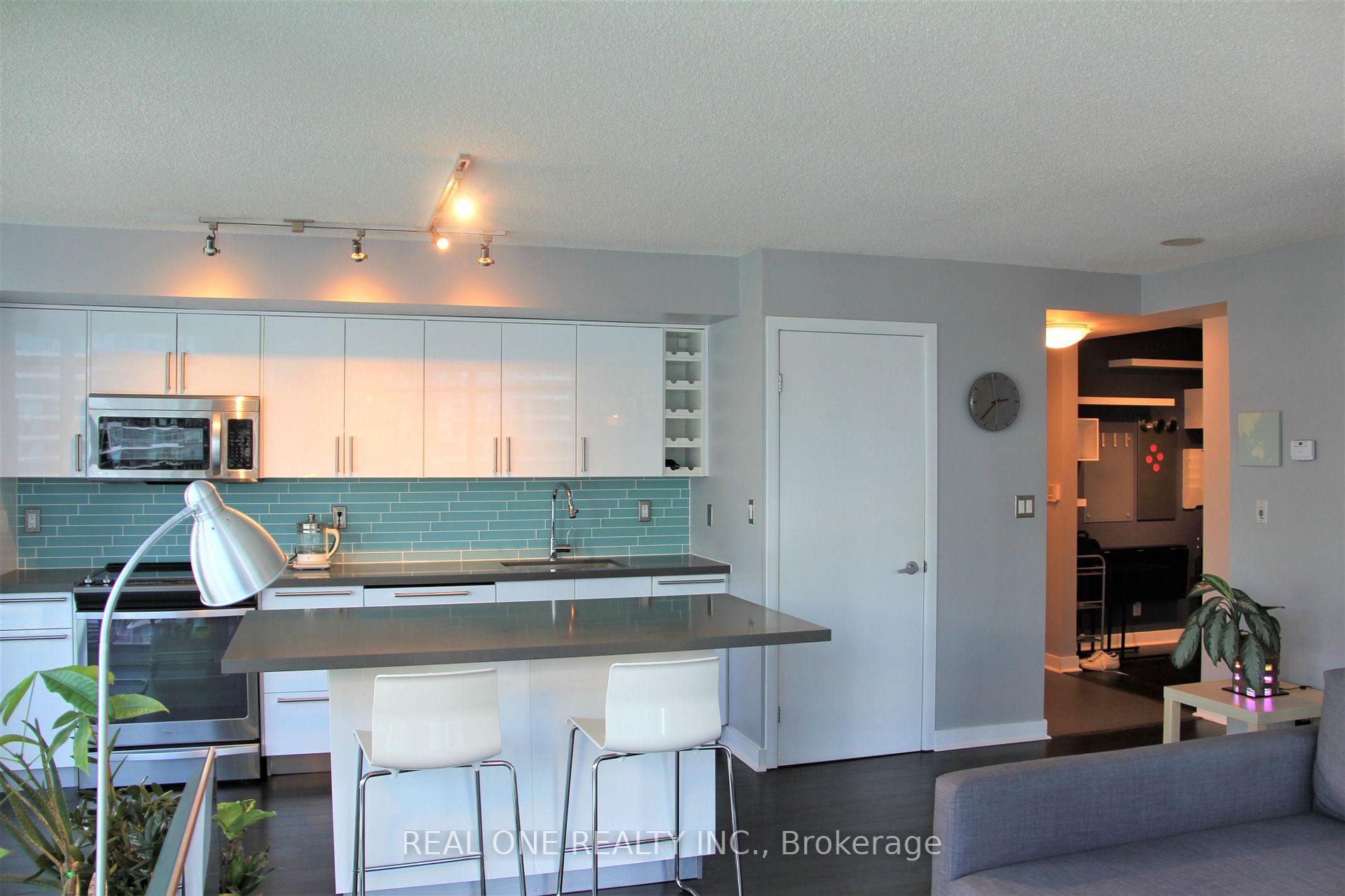 81 Navy Wharf Crt, #1212