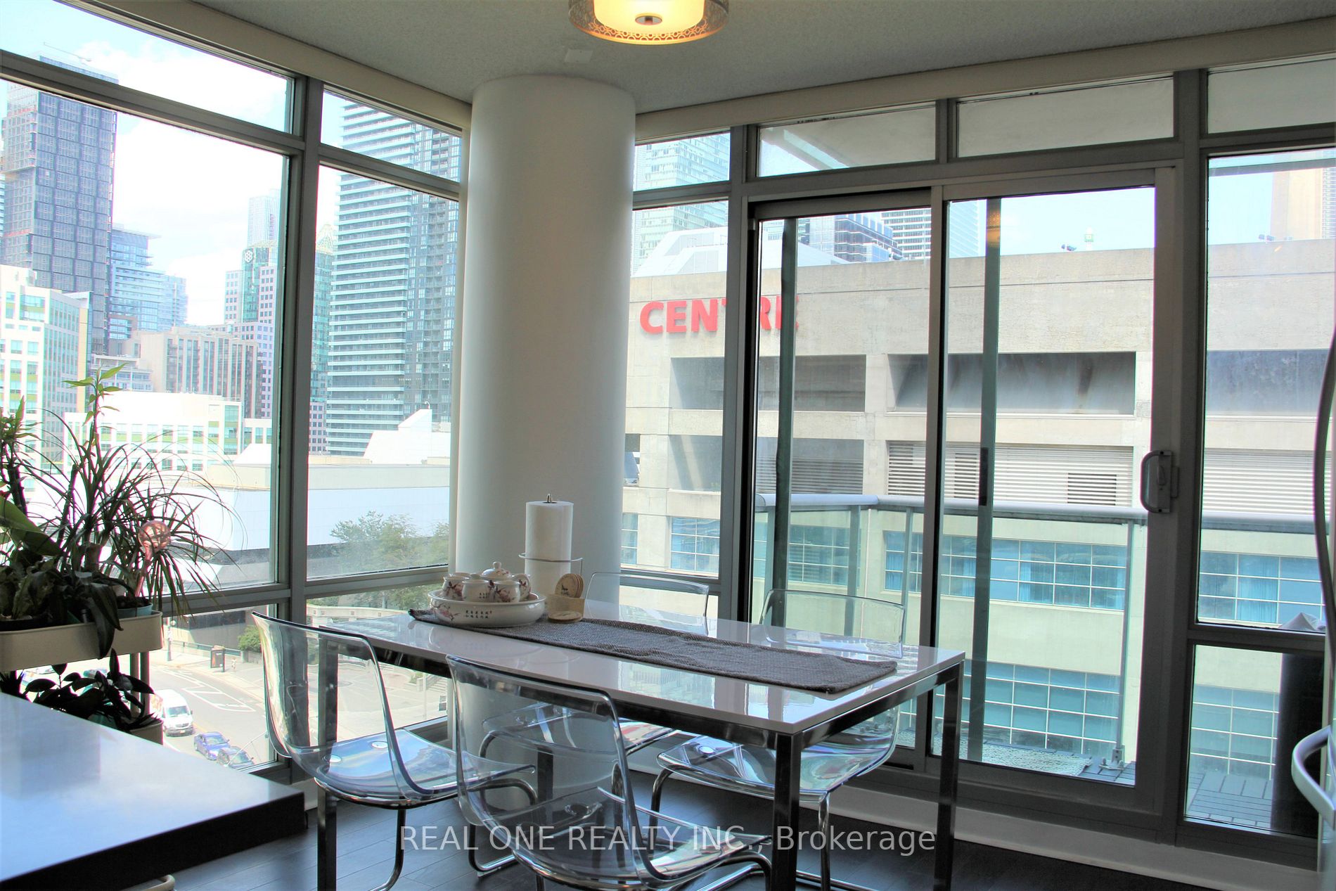 81 Navy Wharf Crt, #1212