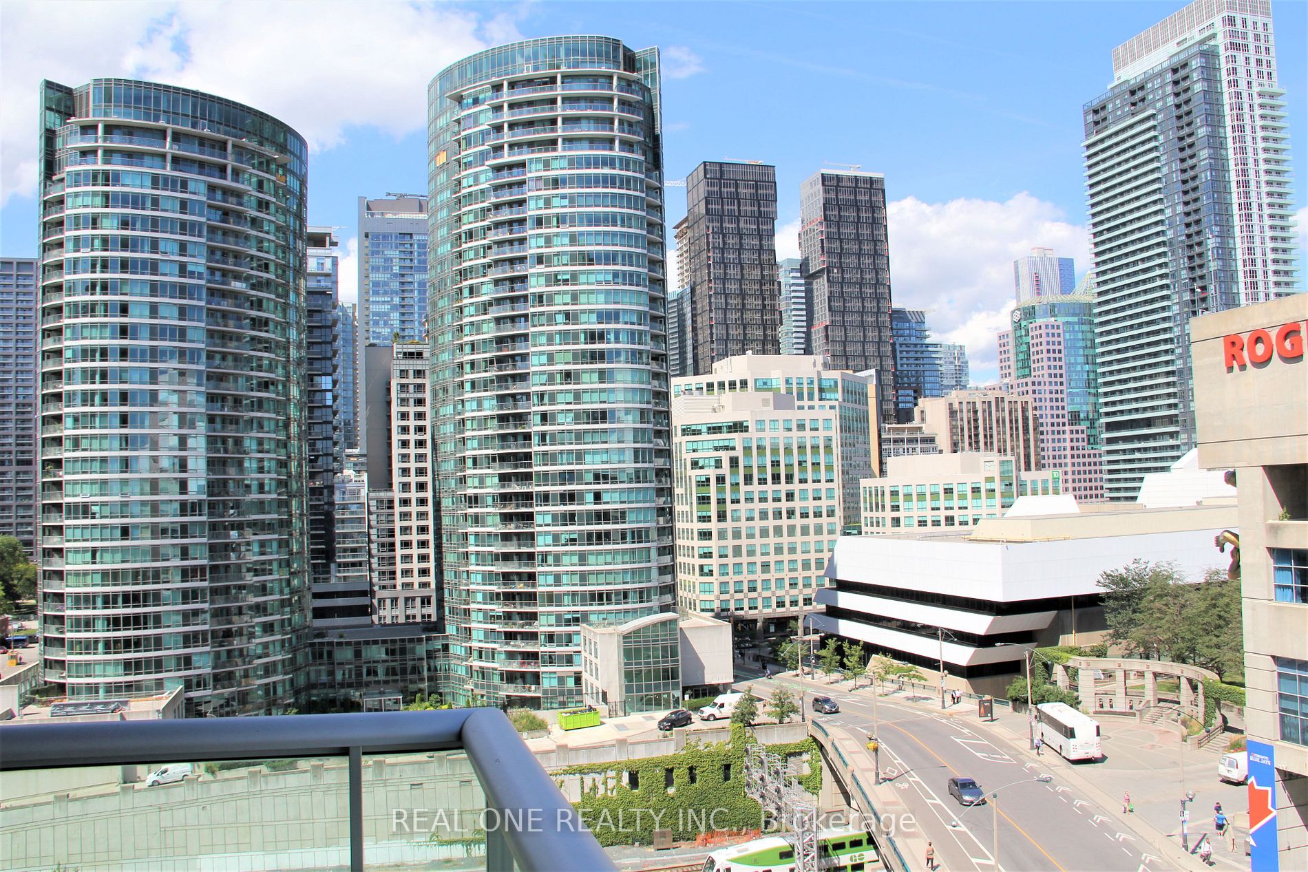 81 Navy Wharf Crt, #1212