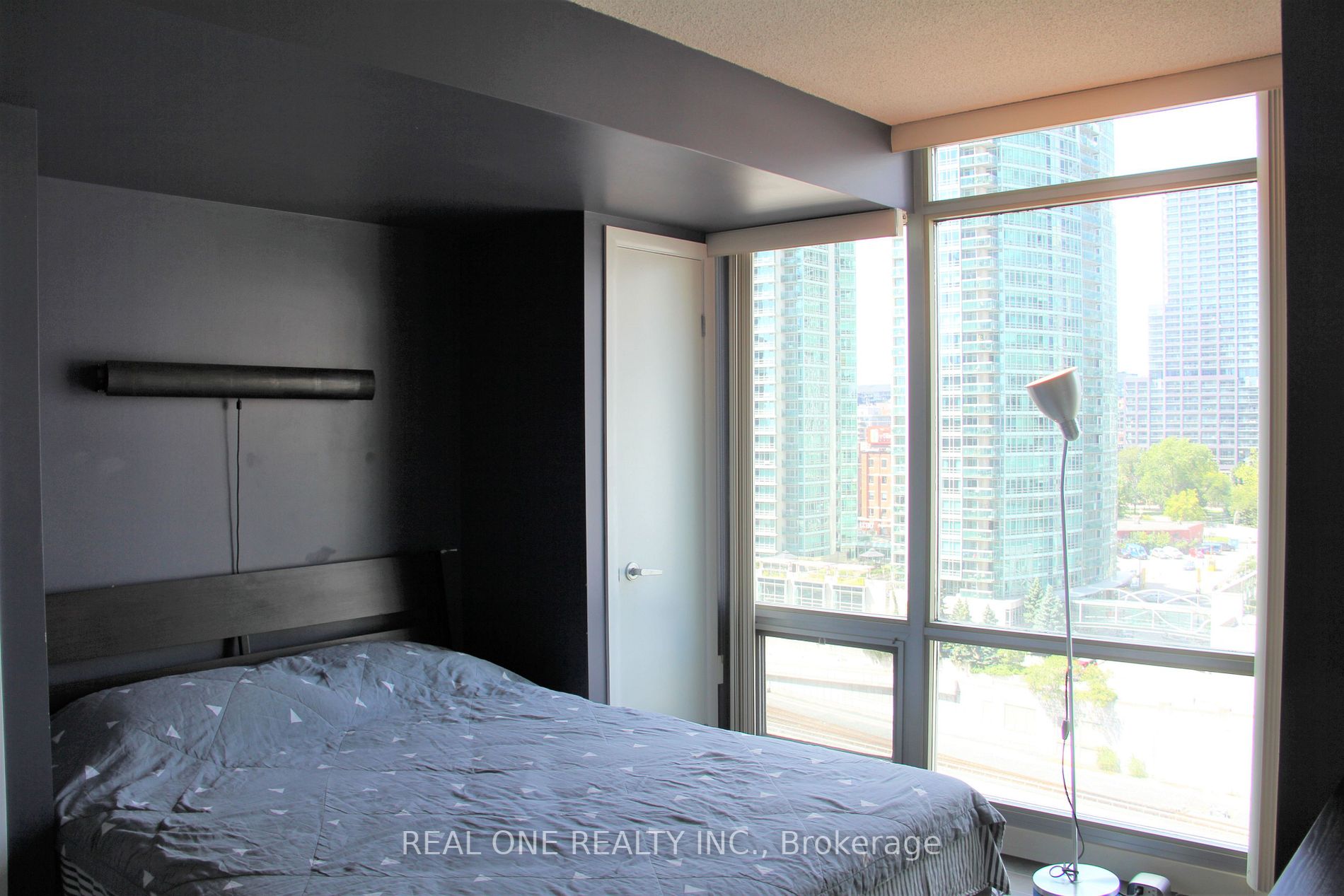 81 Navy Wharf Crt, #1212