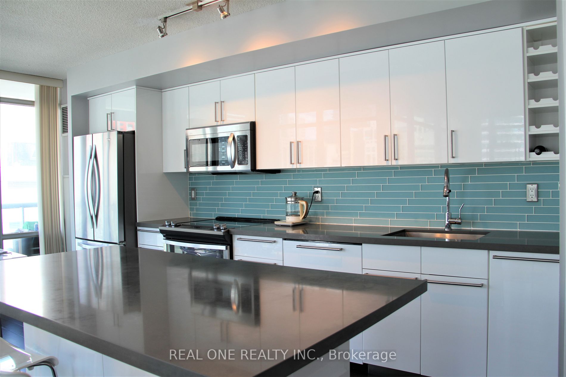 81 Navy Wharf Crt, #1212