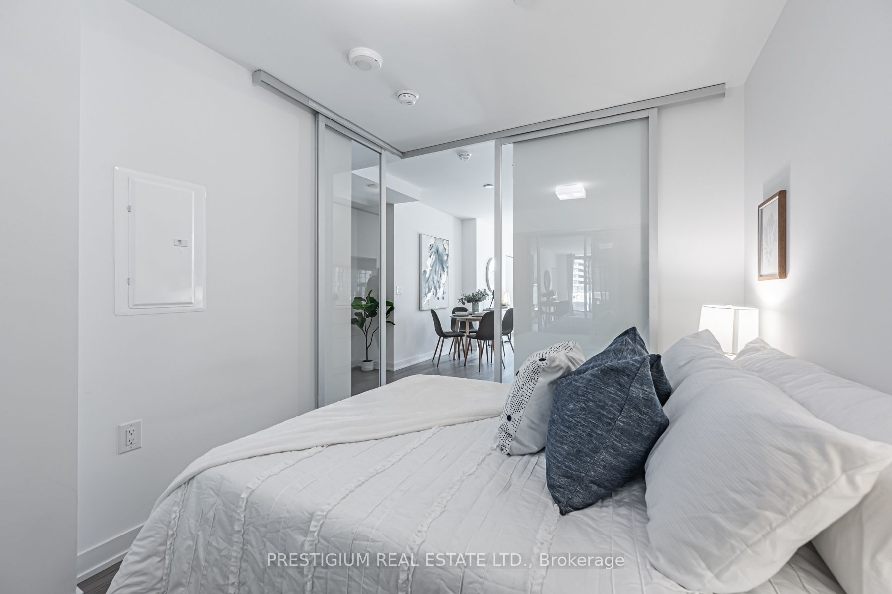 11 Wellesley St W, #605