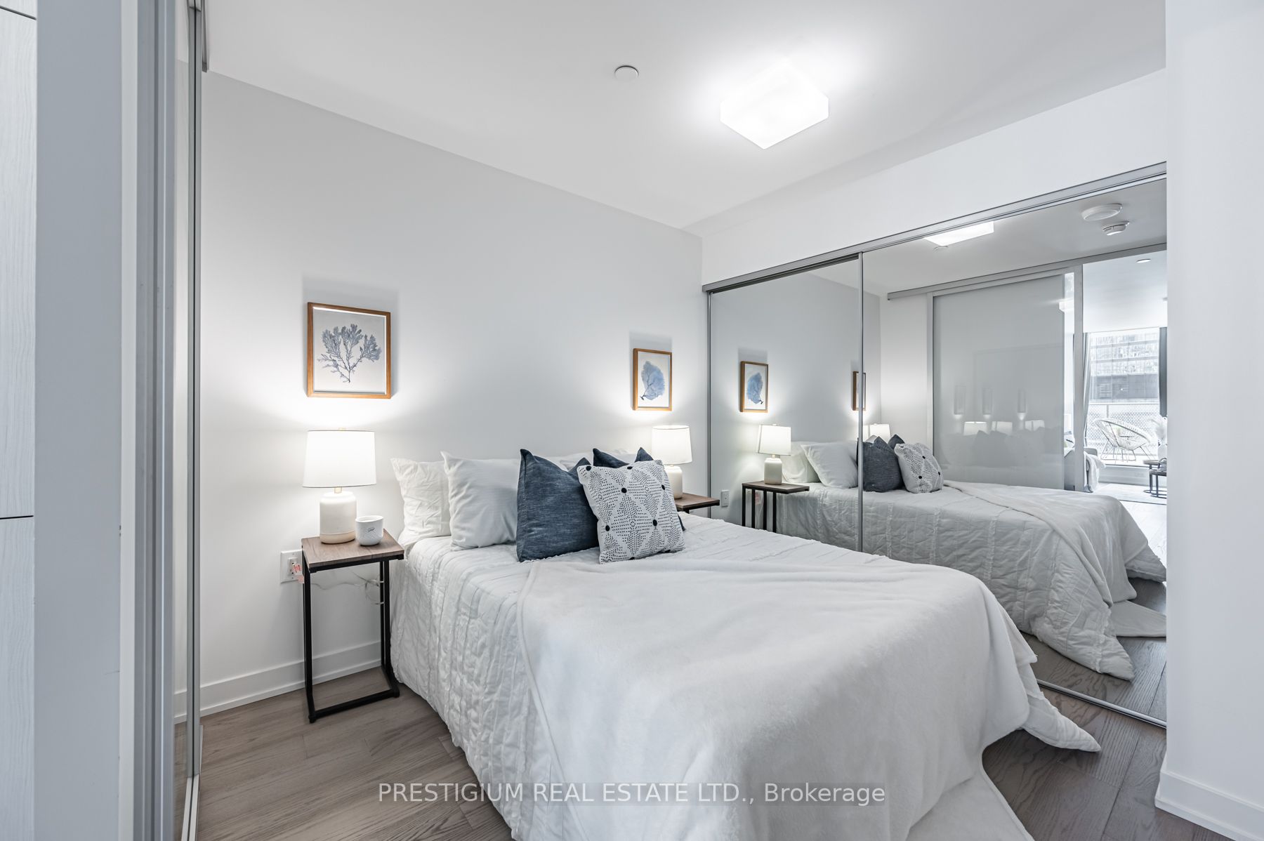 11 Wellesley St W, #605