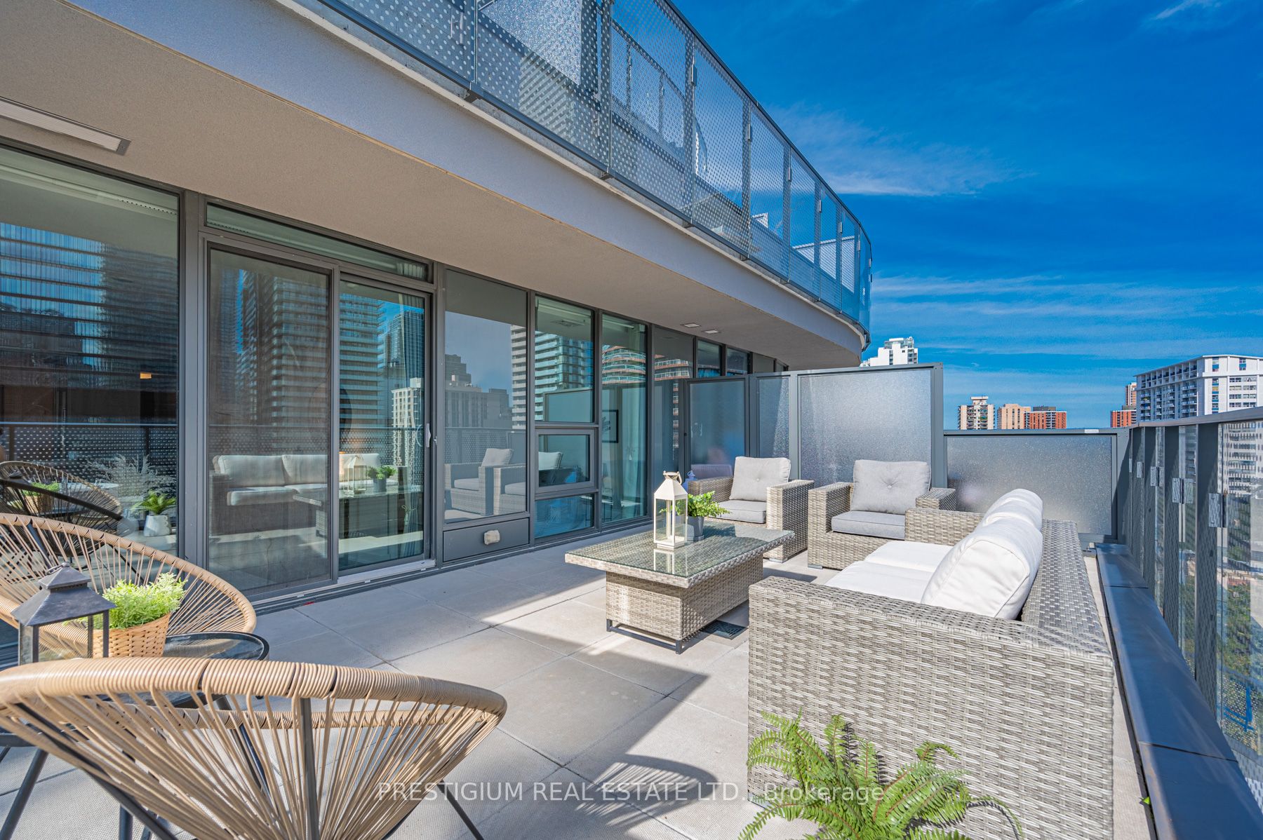 11 Wellesley St W, #605
