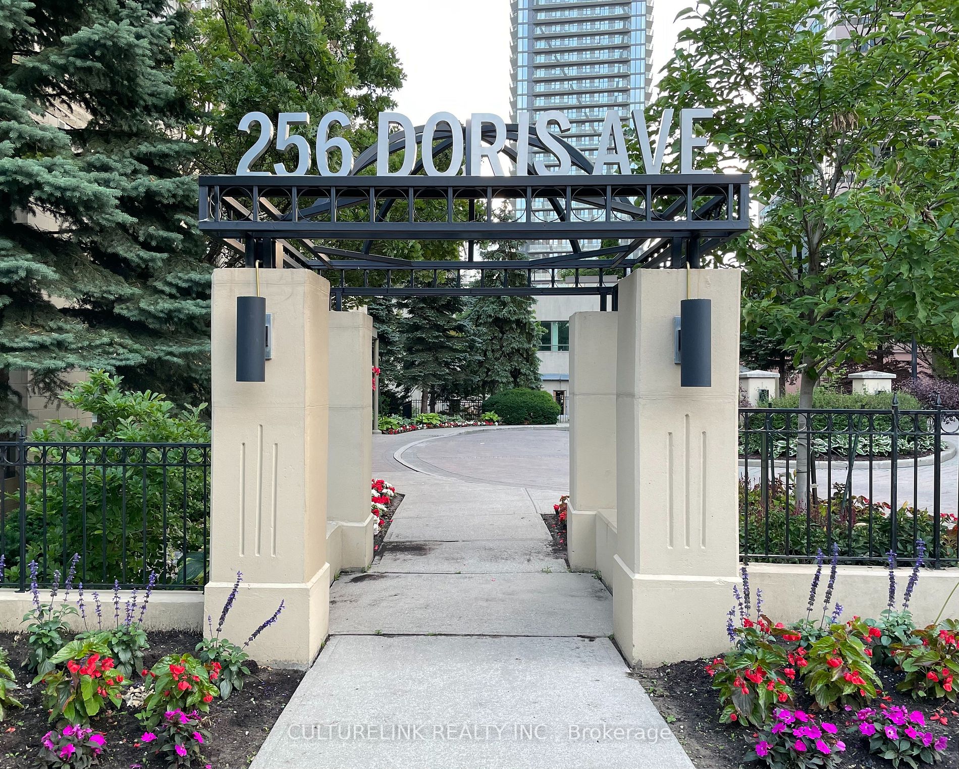 256 Doris Avenue, #206