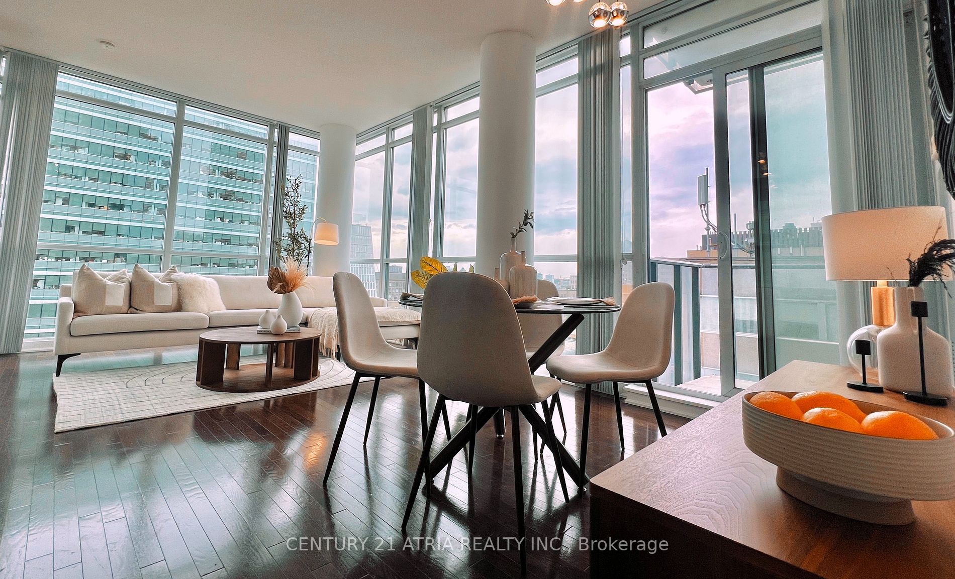 770 Bay St, #1212