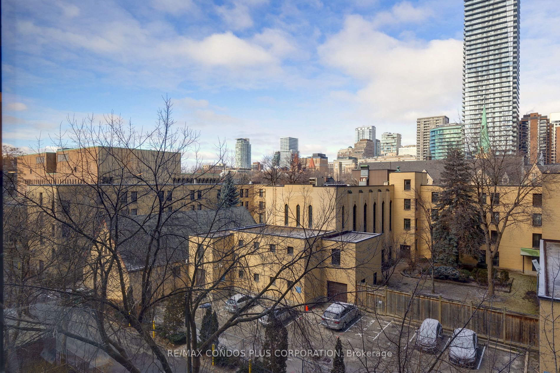 62 Wellesley St W, #502