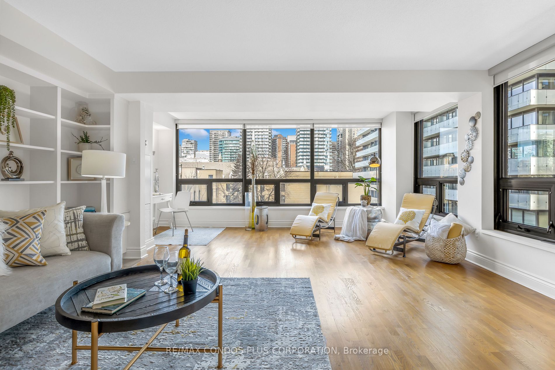 62 Wellesley St W, #502