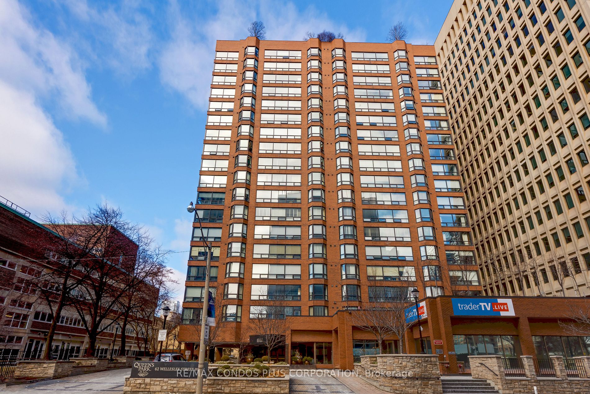 62 Wellesley St W, #502