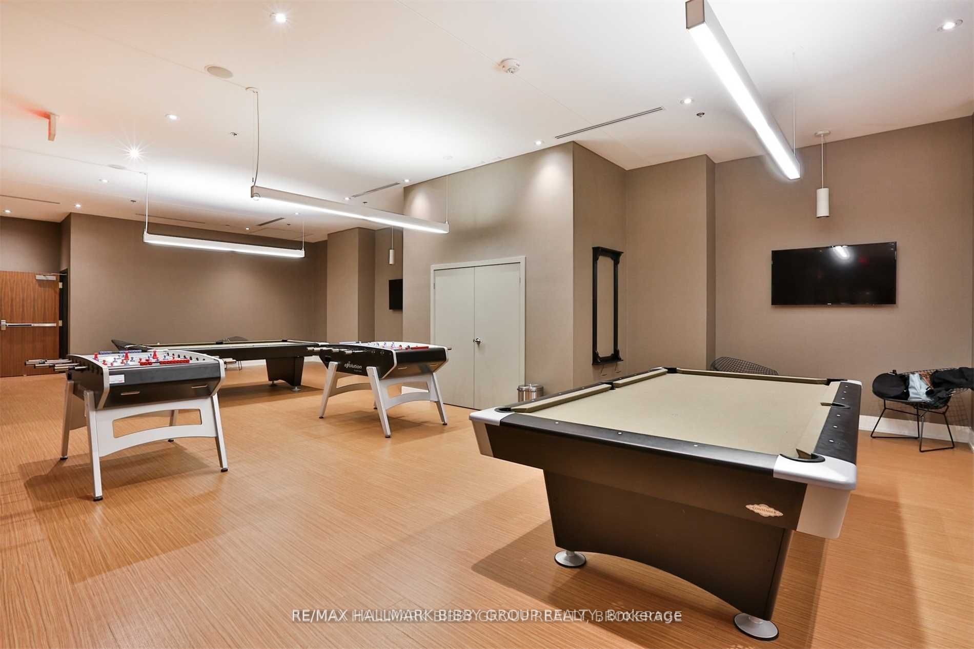 111 St Clair Ave W, #819
