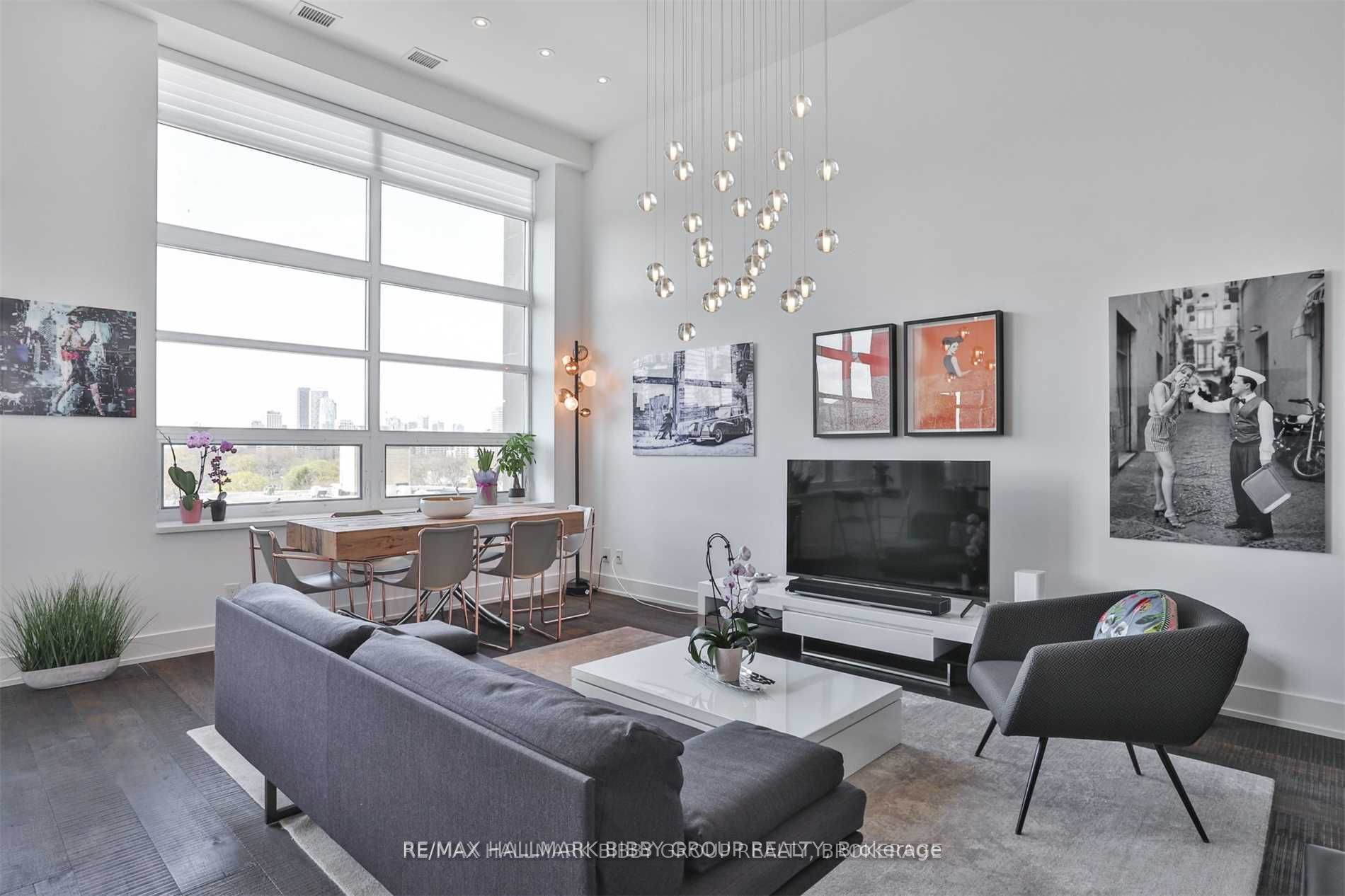 111 St Clair Ave W, #819