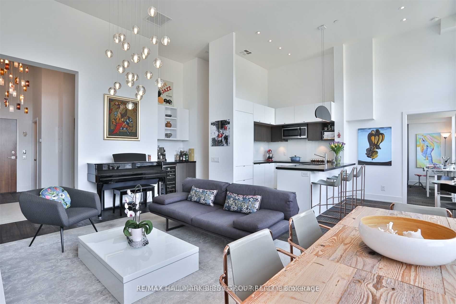 111 St Clair Ave W, #819