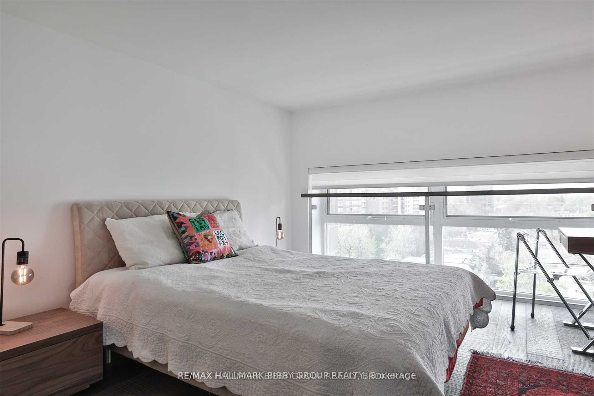 111 St Clair Ave W, #819