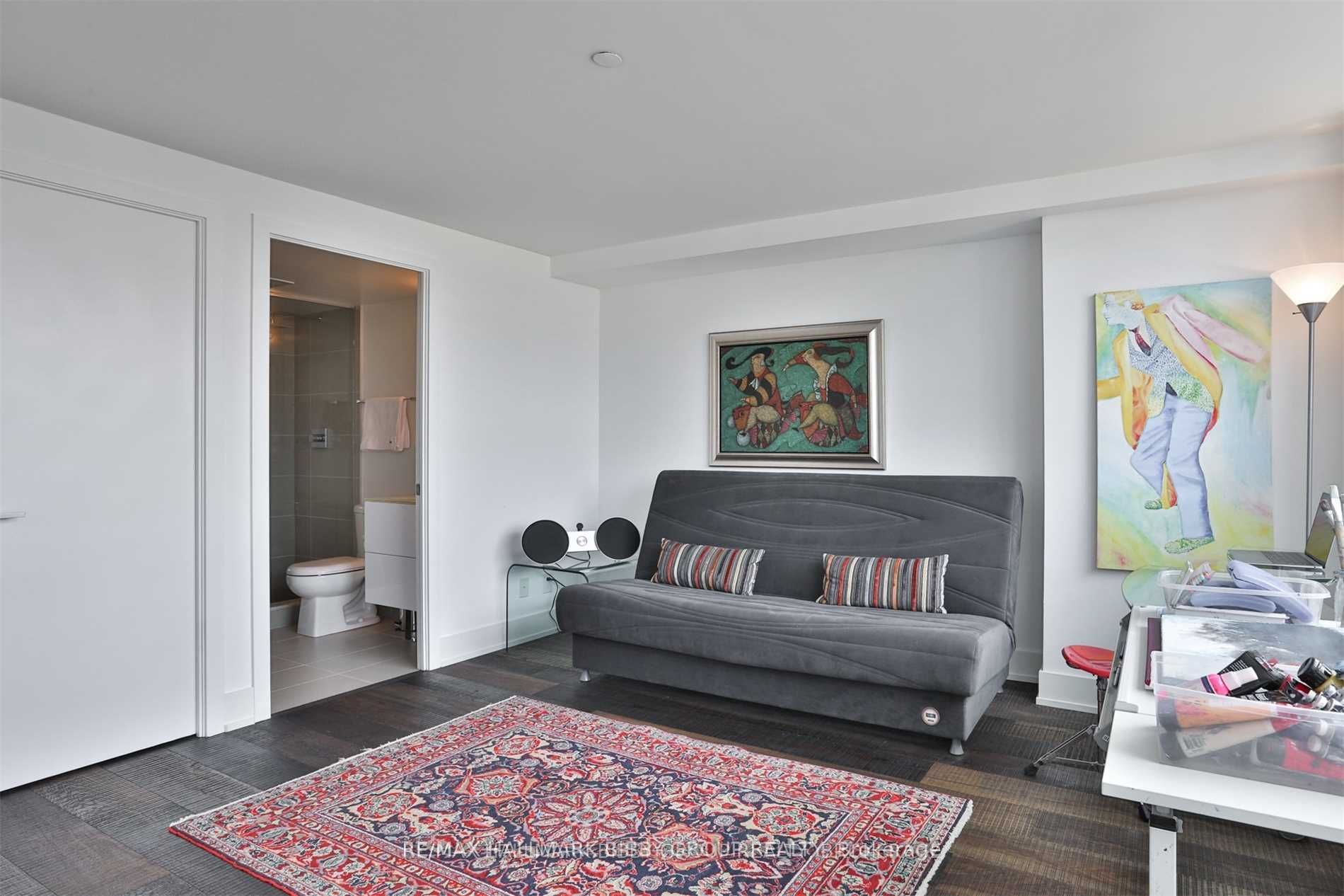 111 St Clair Ave W, #819