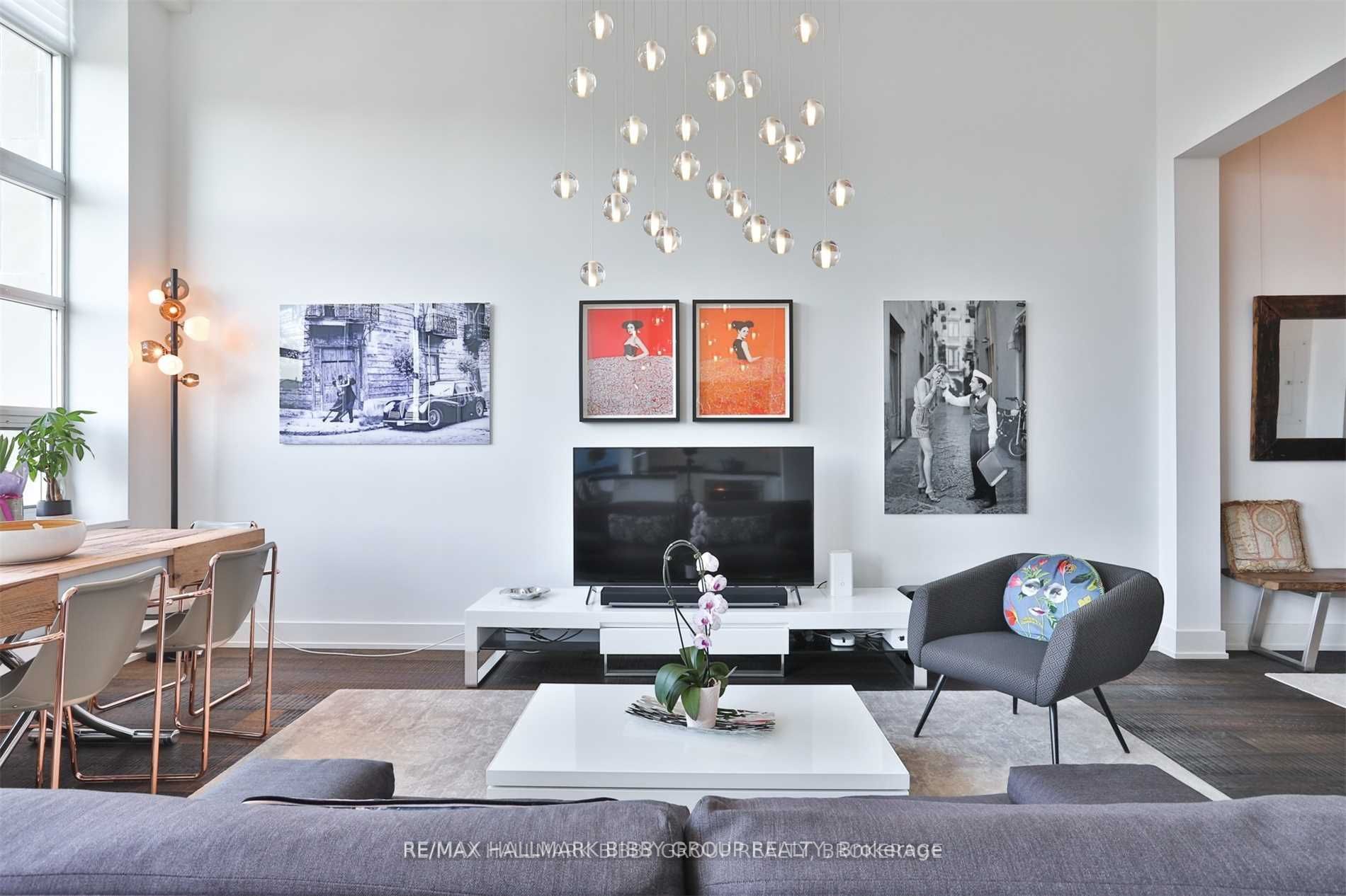 111 St Clair Ave W, #819