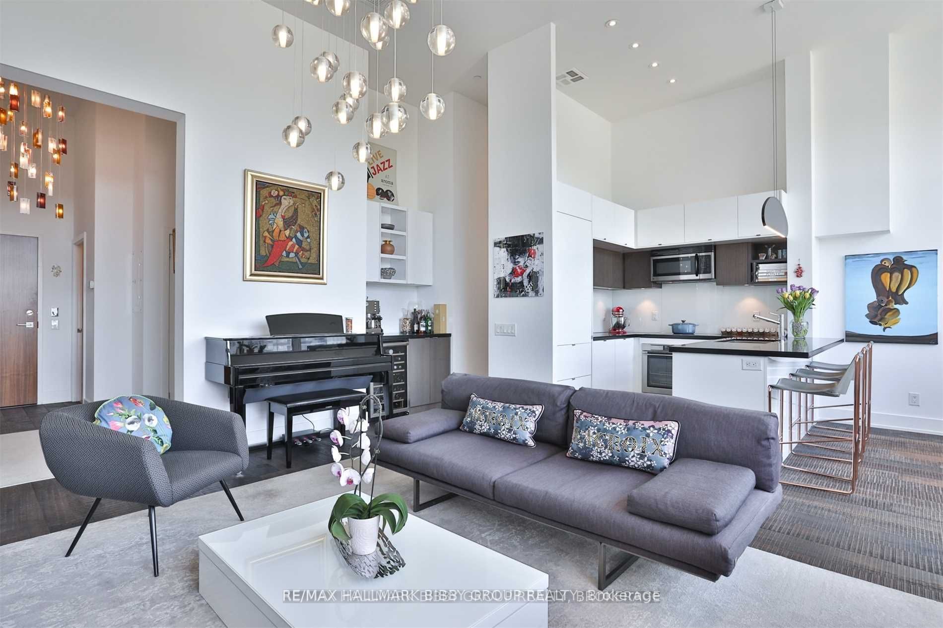 111 St Clair Ave W, #819