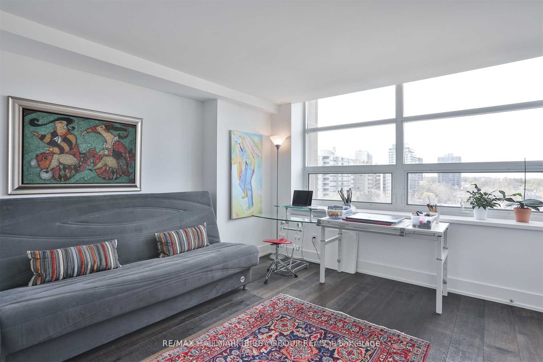 111 St Clair Ave W, #819