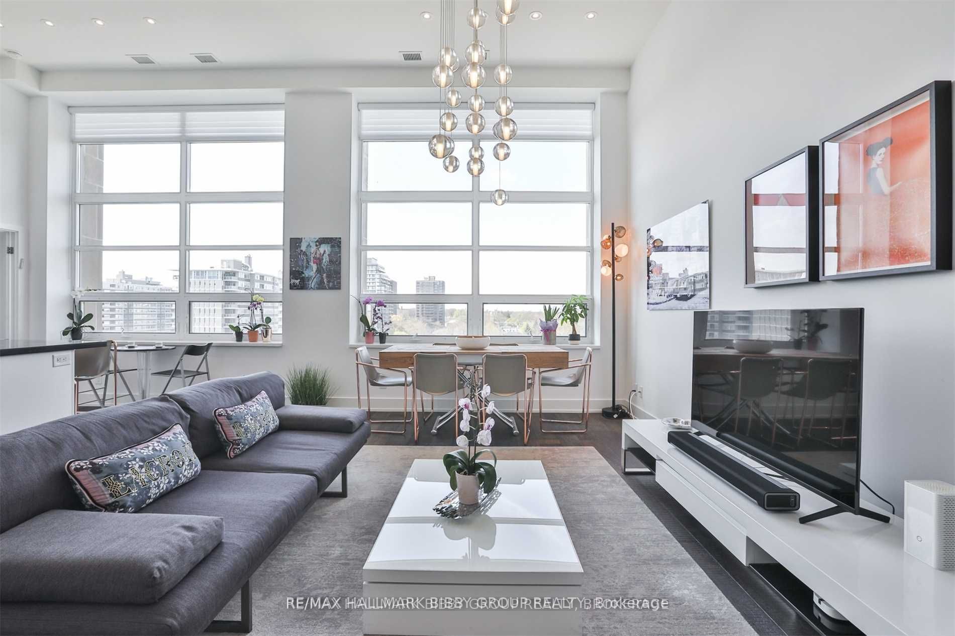 111 St Clair Ave W, #819