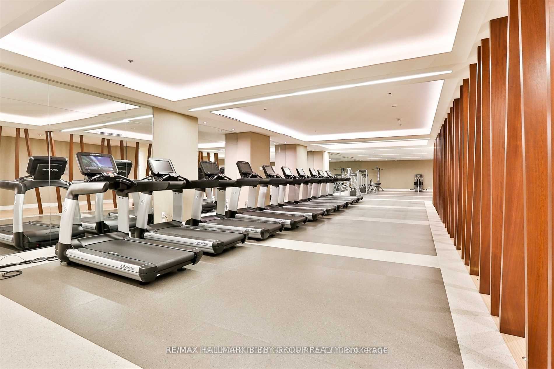 111 St Clair Ave W, #819