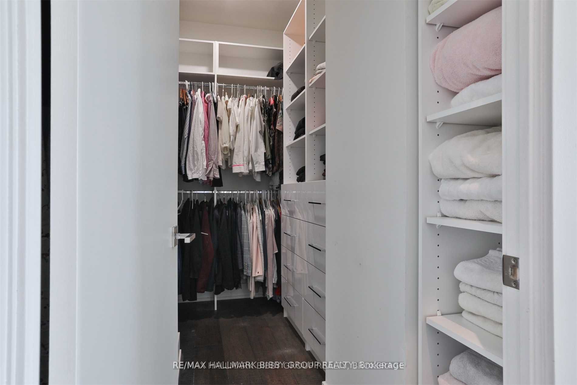 111 St Clair Ave W, #819