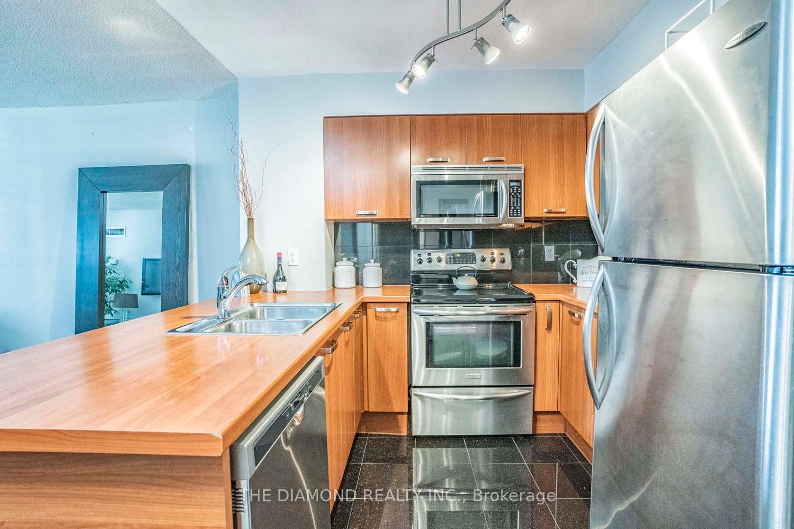51 Harrison Garden Blvd, #401