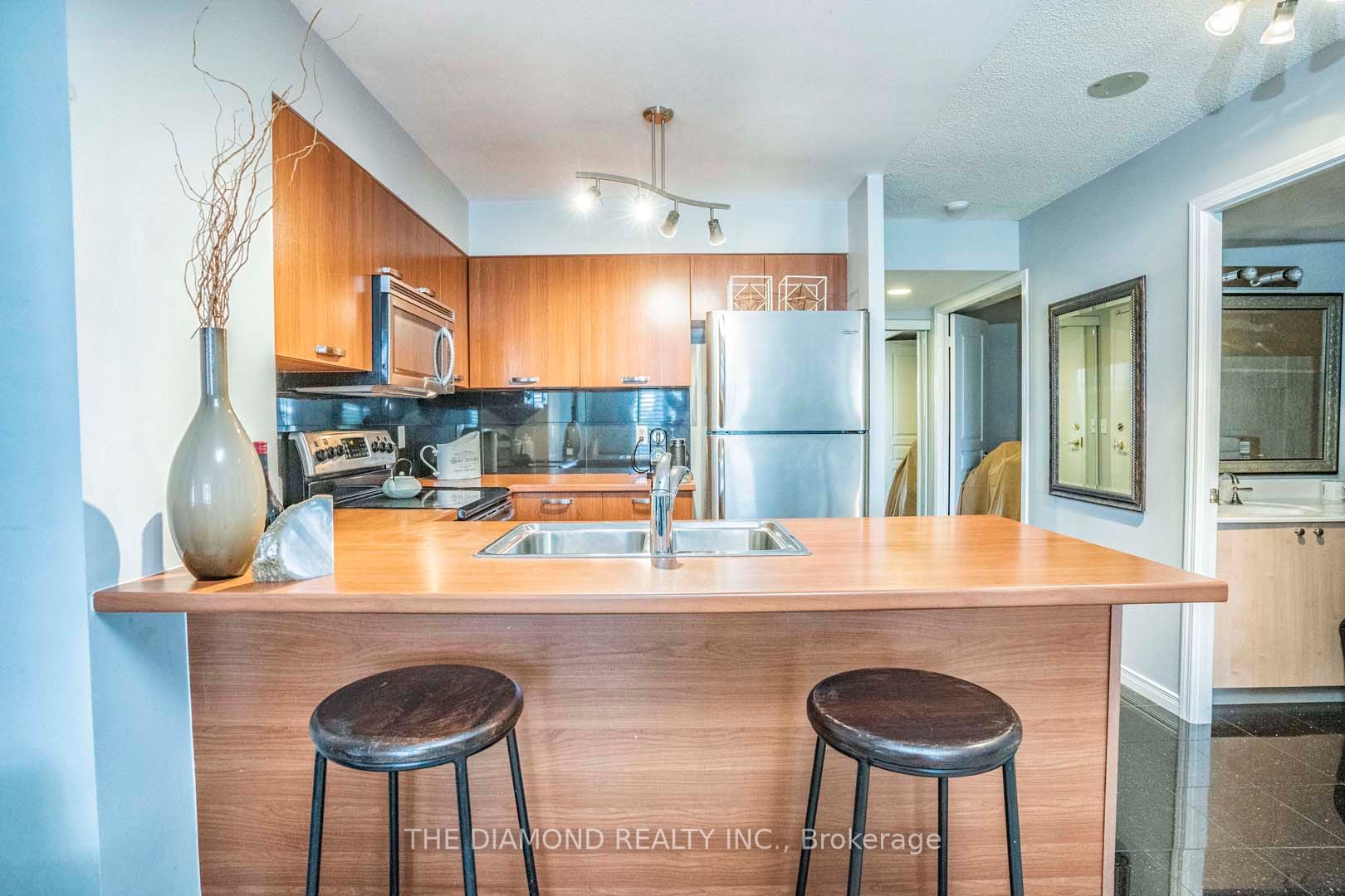 51 Harrison Garden Blvd, #401