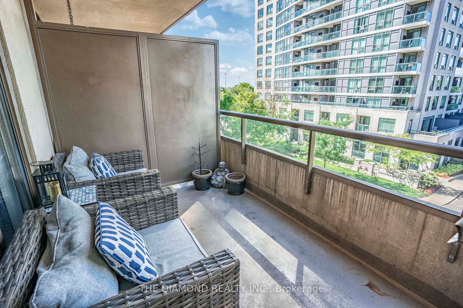 51 Harrison Garden Blvd, #401