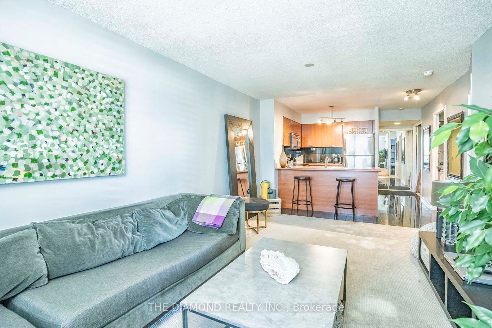 51 Harrison Garden Blvd, #401