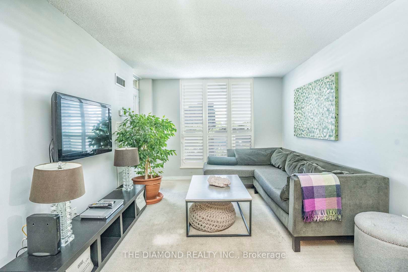 51 Harrison Garden Blvd, #401