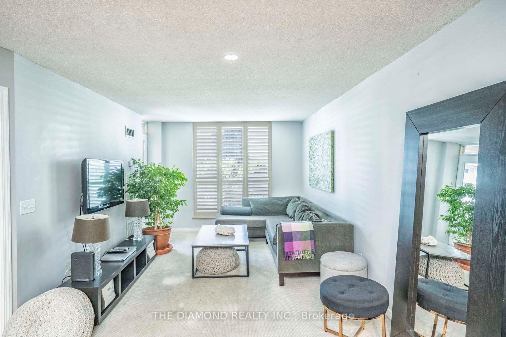 51 Harrison Garden Blvd, #401