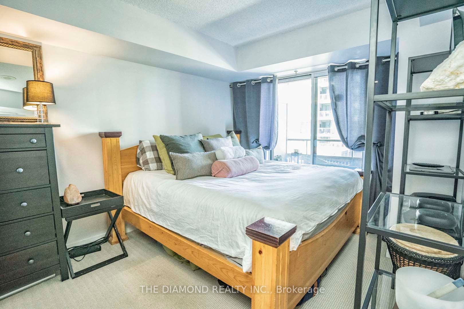 51 Harrison Garden Blvd, #401