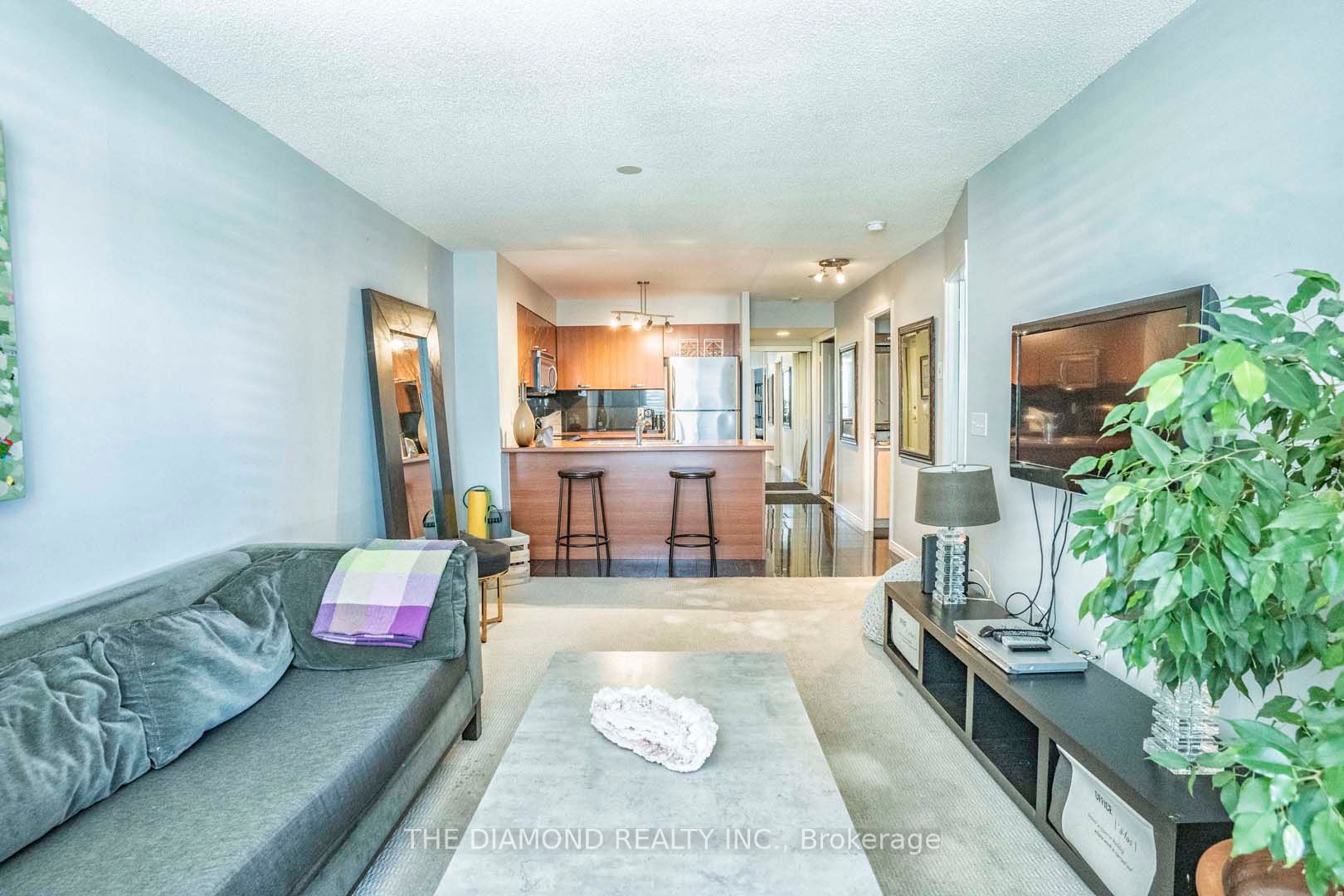 51 Harrison Garden Blvd, #401