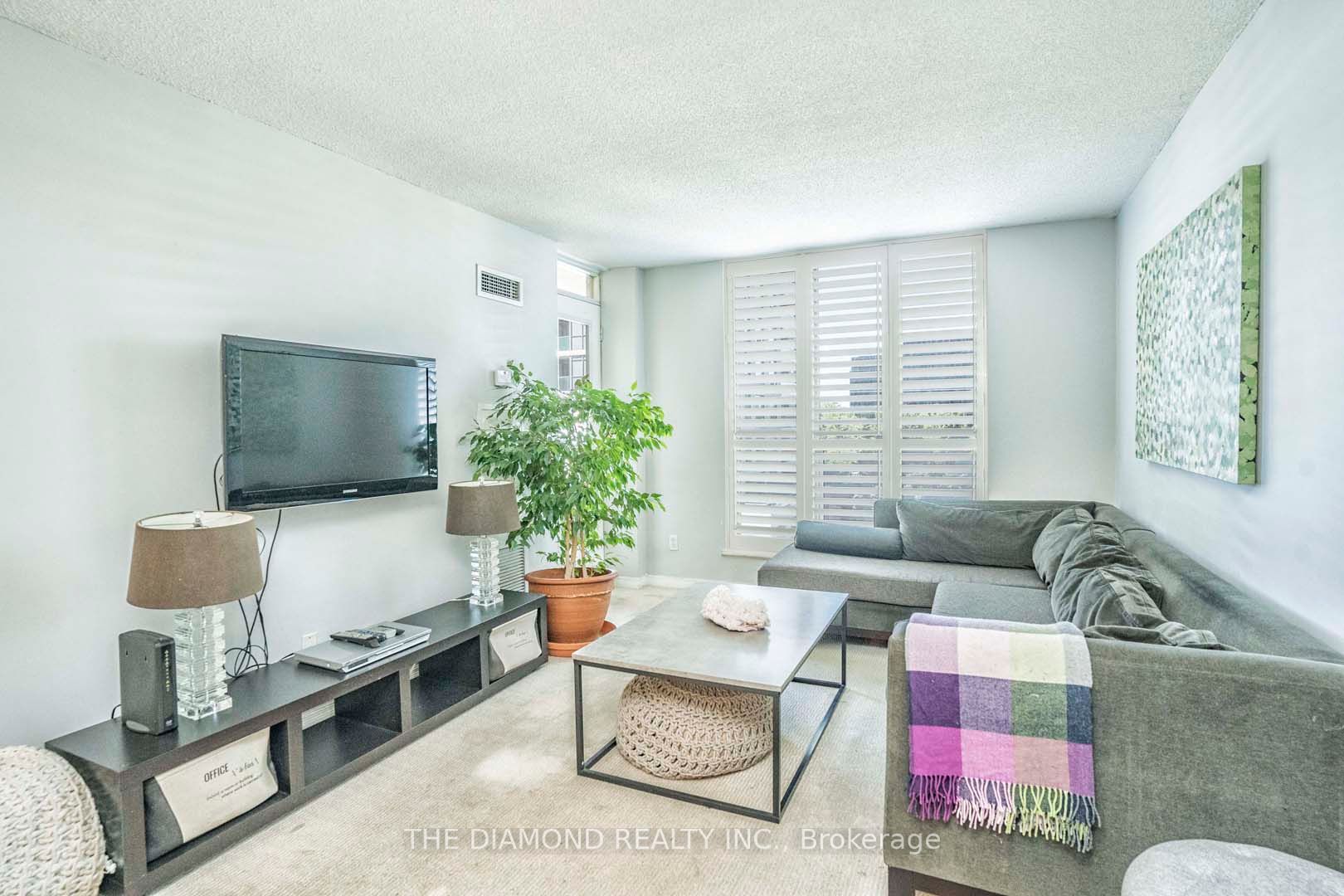 51 Harrison Garden Blvd, #401