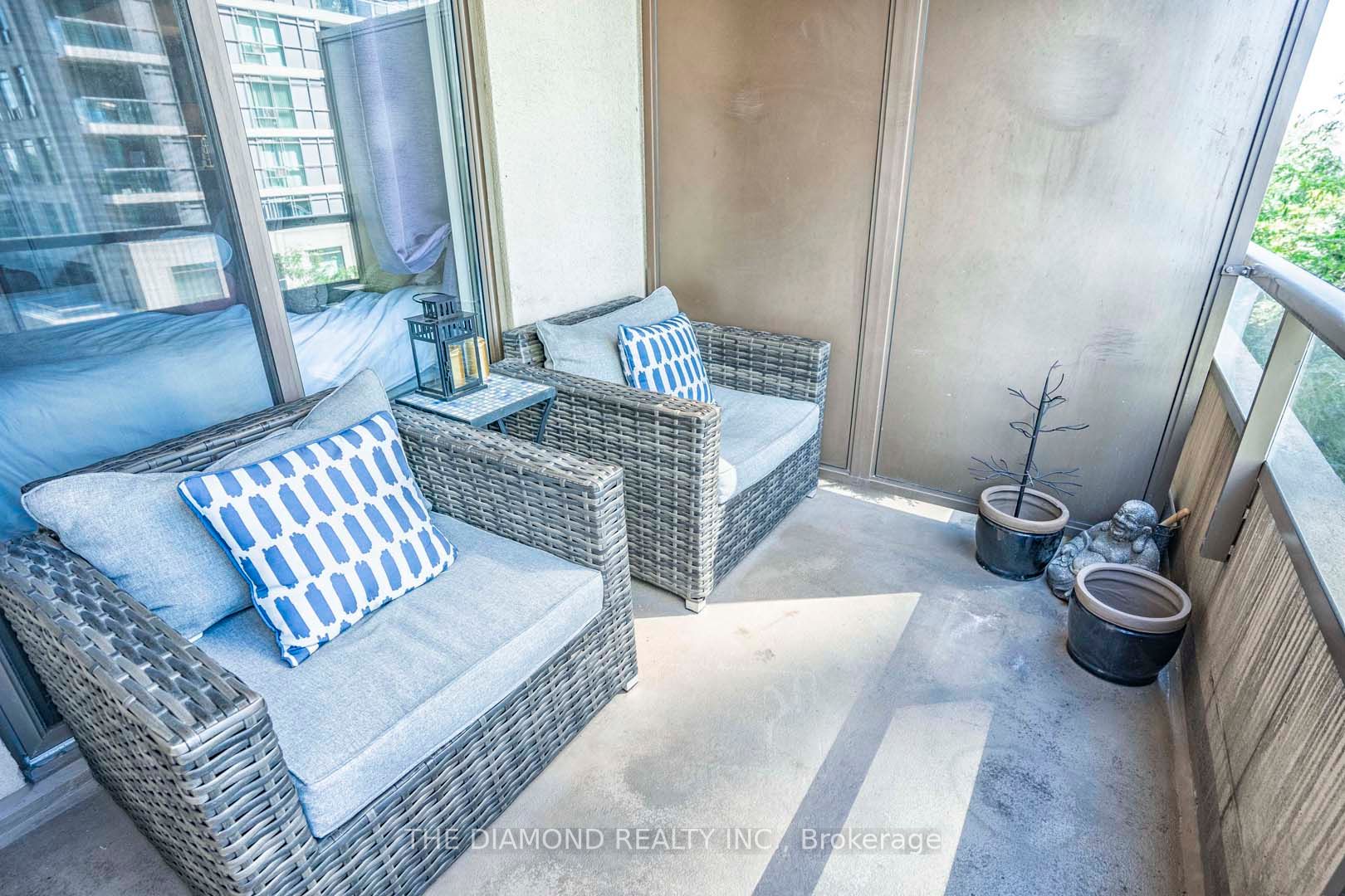 51 Harrison Garden Blvd, #401