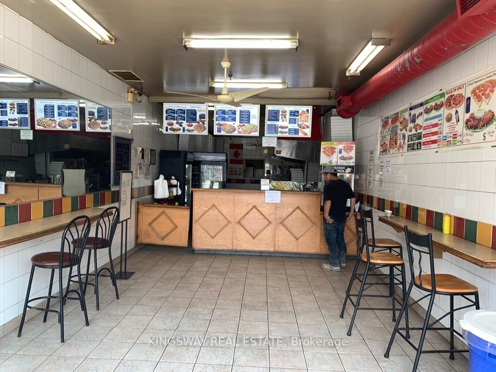361 Oakwood Ave, #102