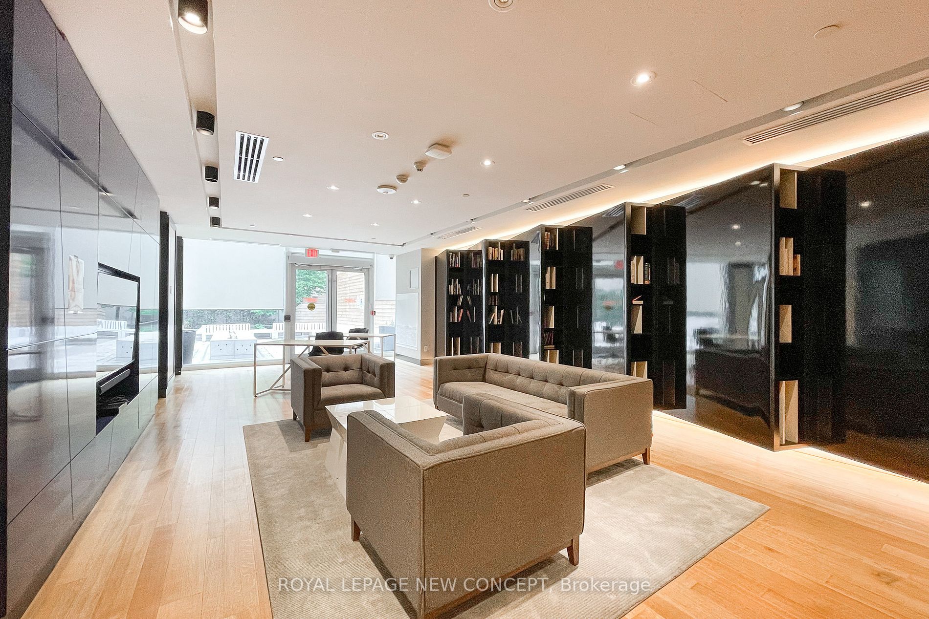 30 Roehampton Ave, #520