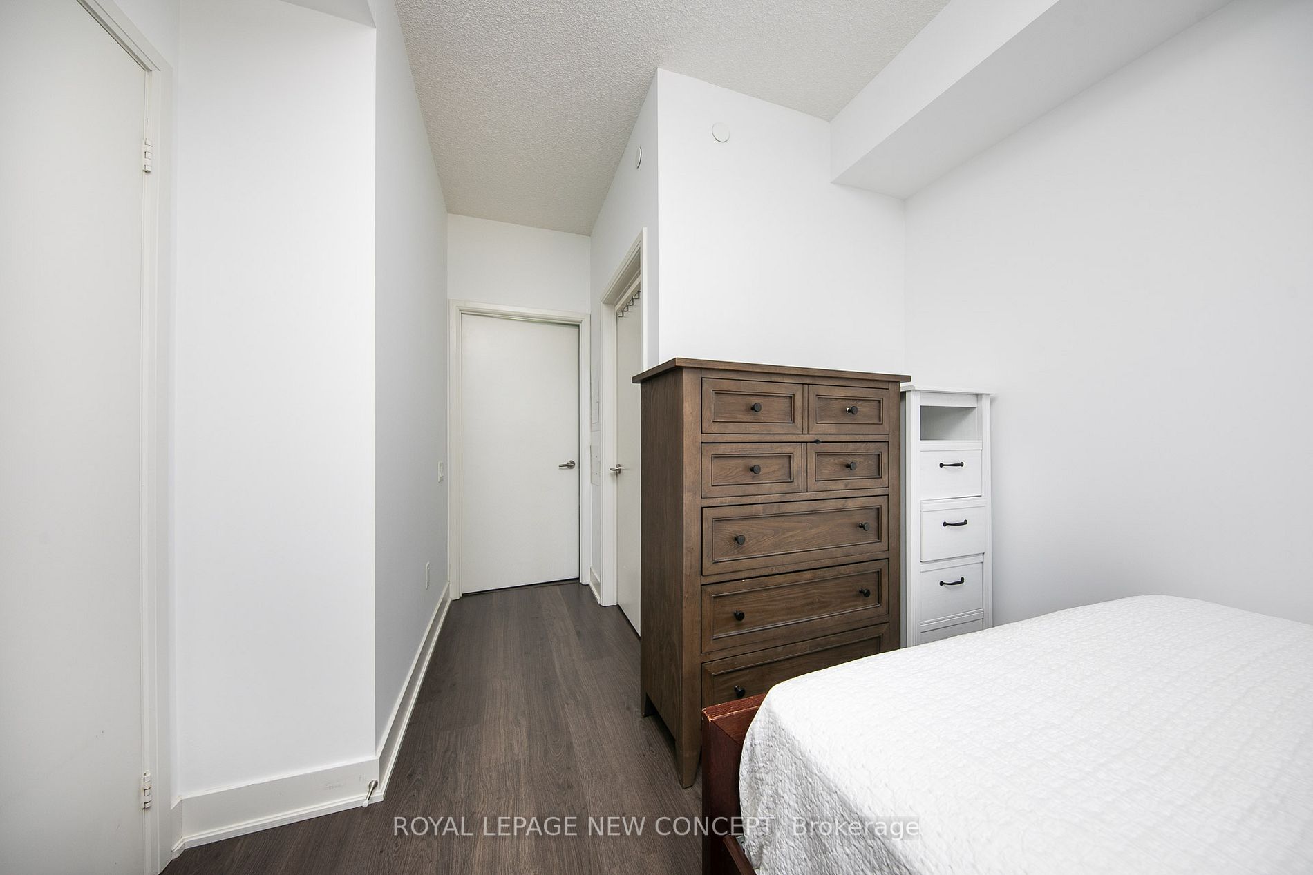 30 Roehampton Ave, #520