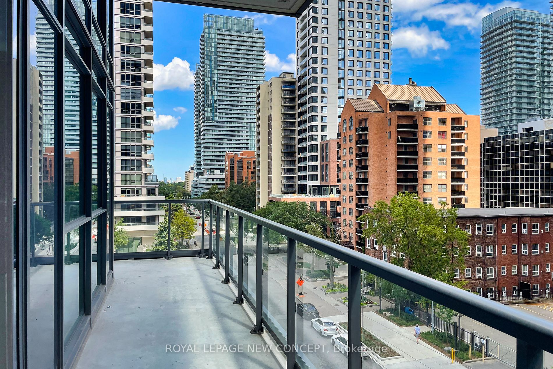 30 Roehampton Ave, #520