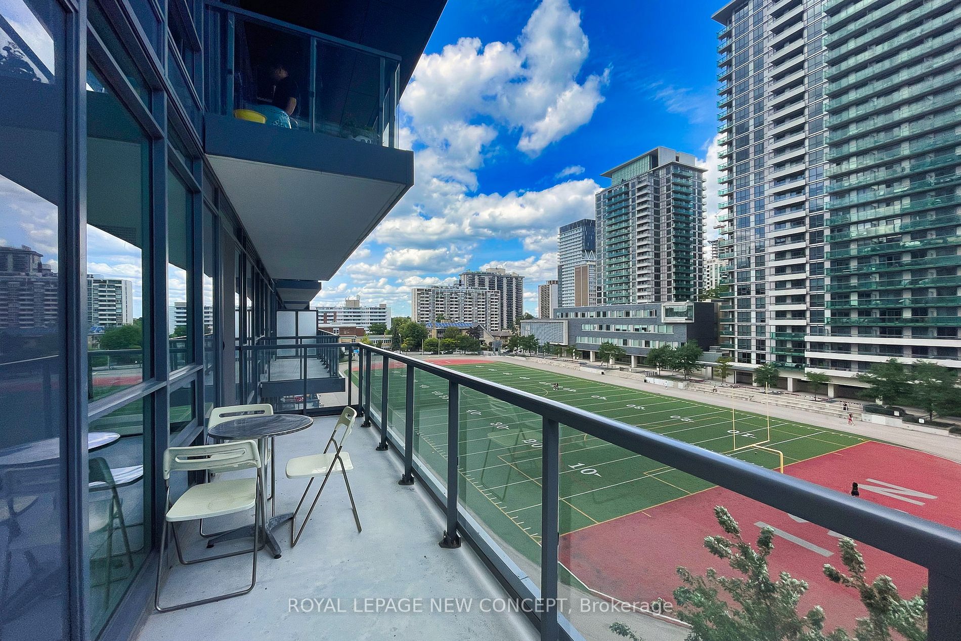 30 Roehampton Ave, #520