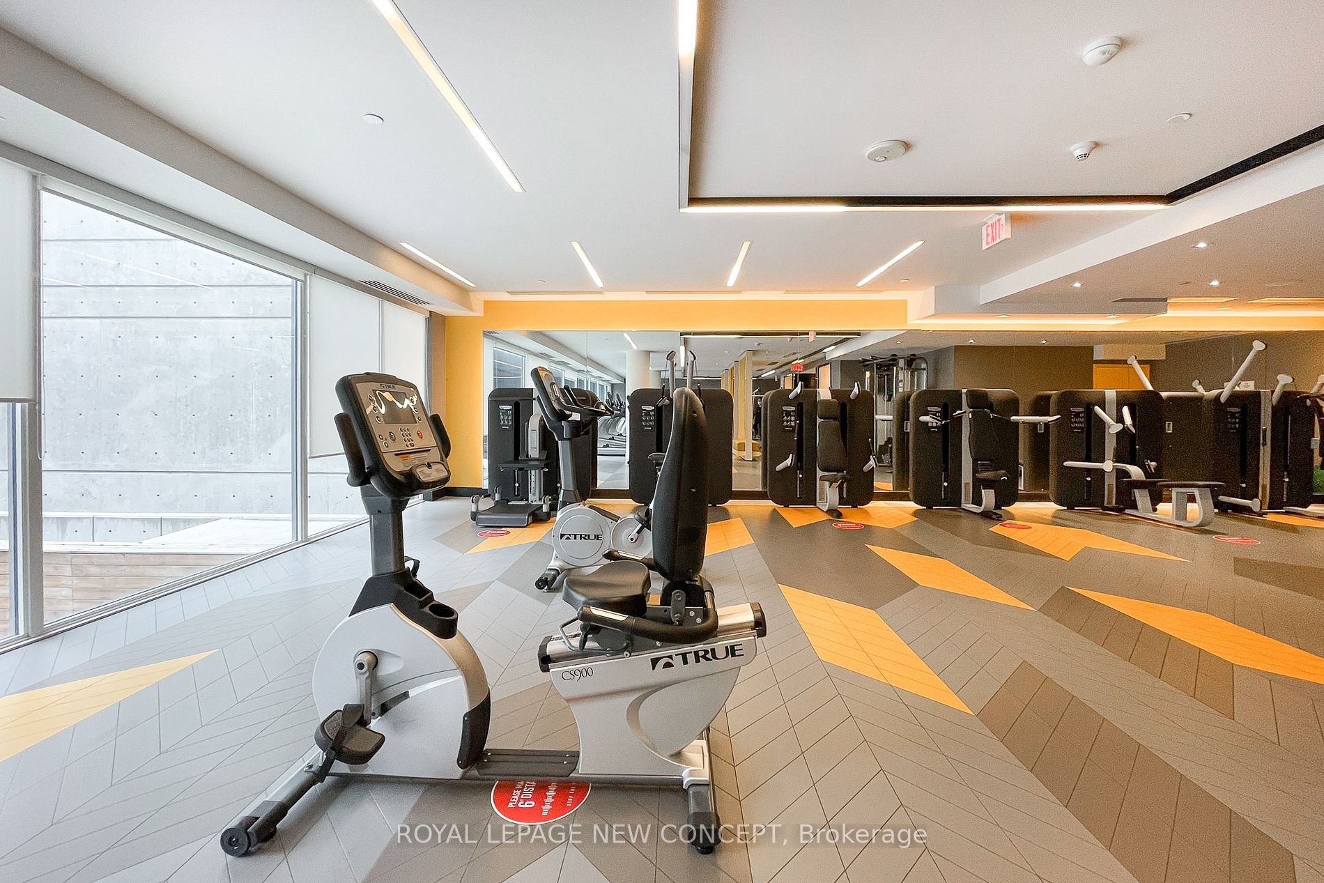 30 Roehampton Ave, #520