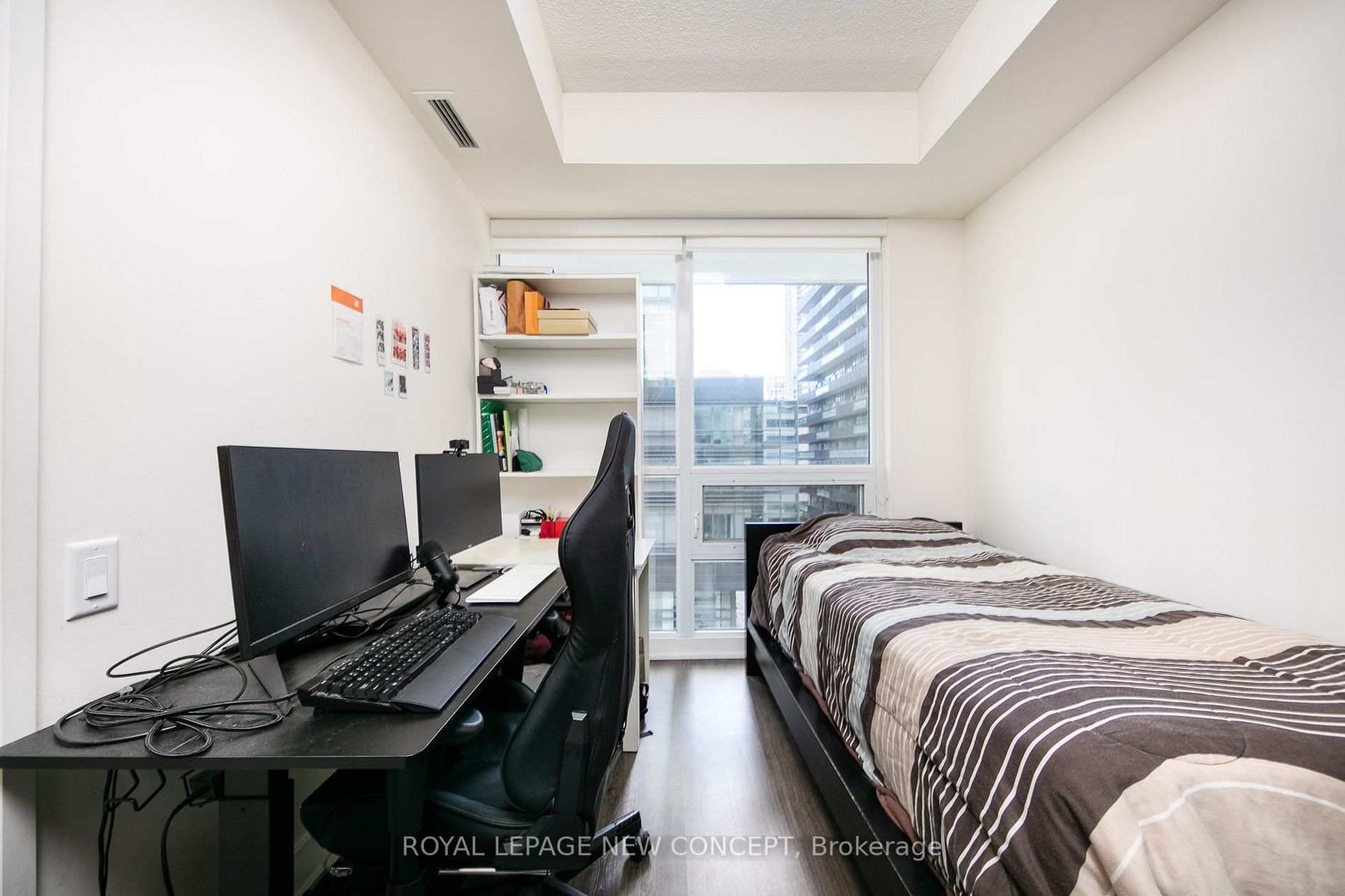 30 Roehampton Ave, #520