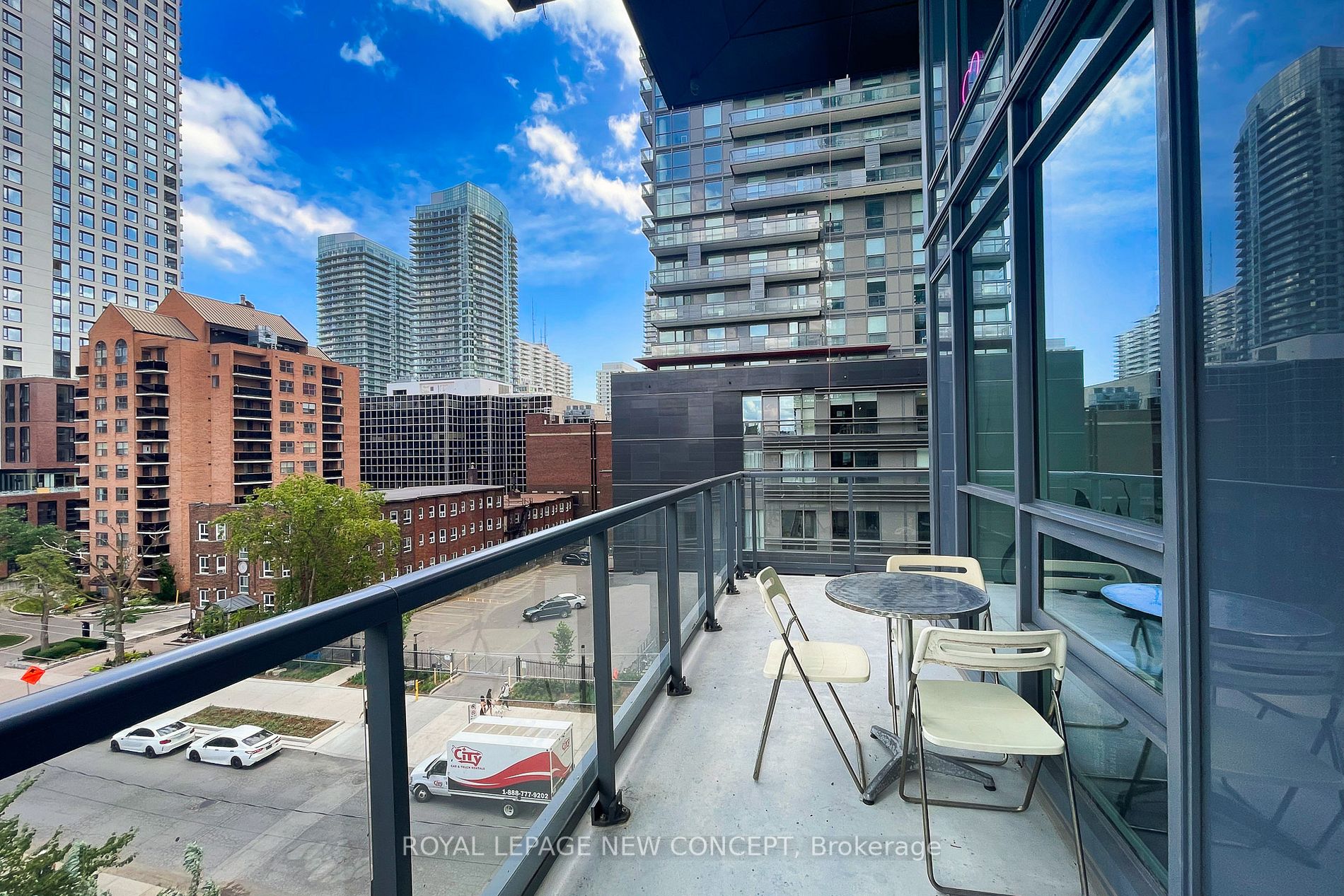 30 Roehampton Ave, #520