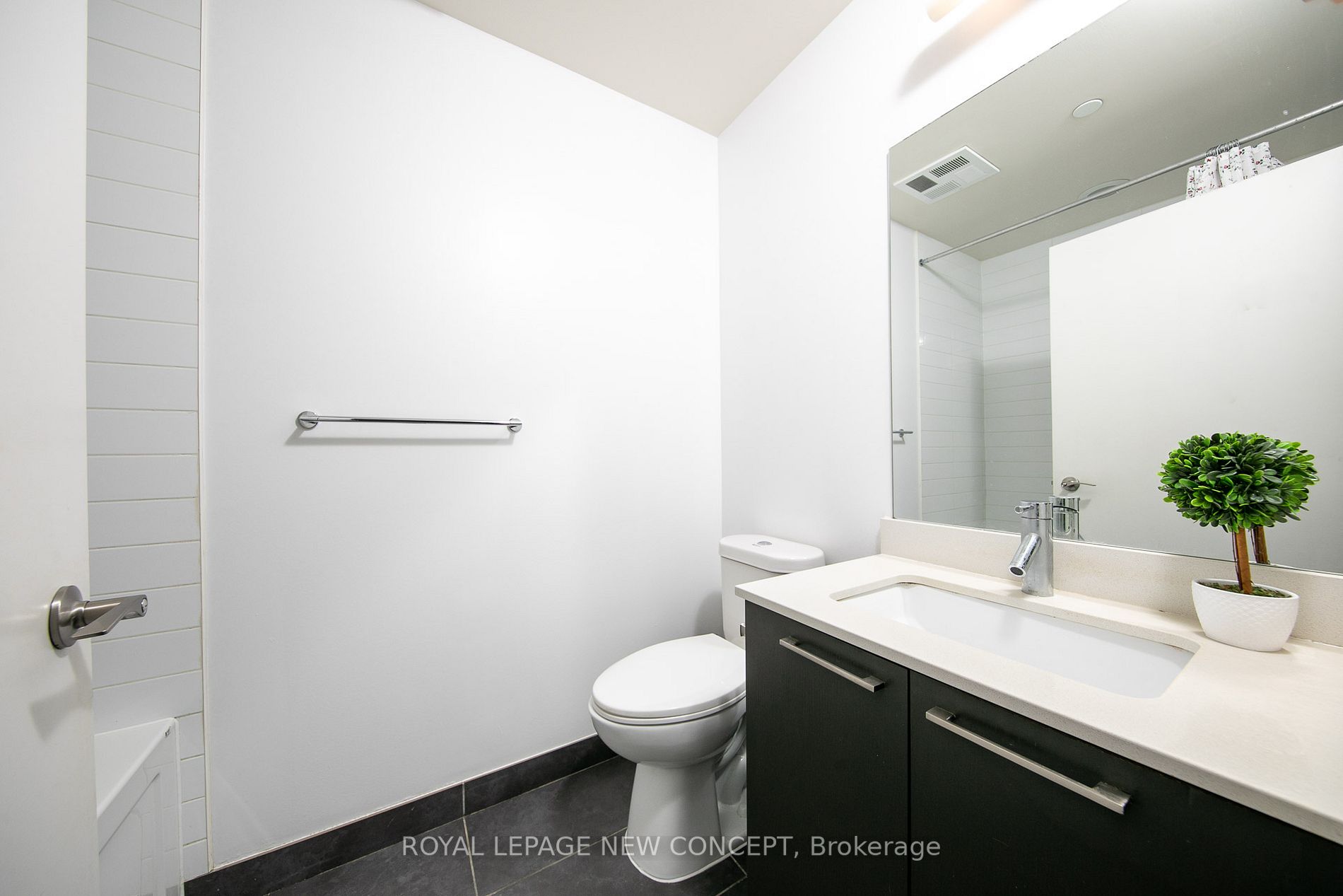 30 Roehampton Ave, #520