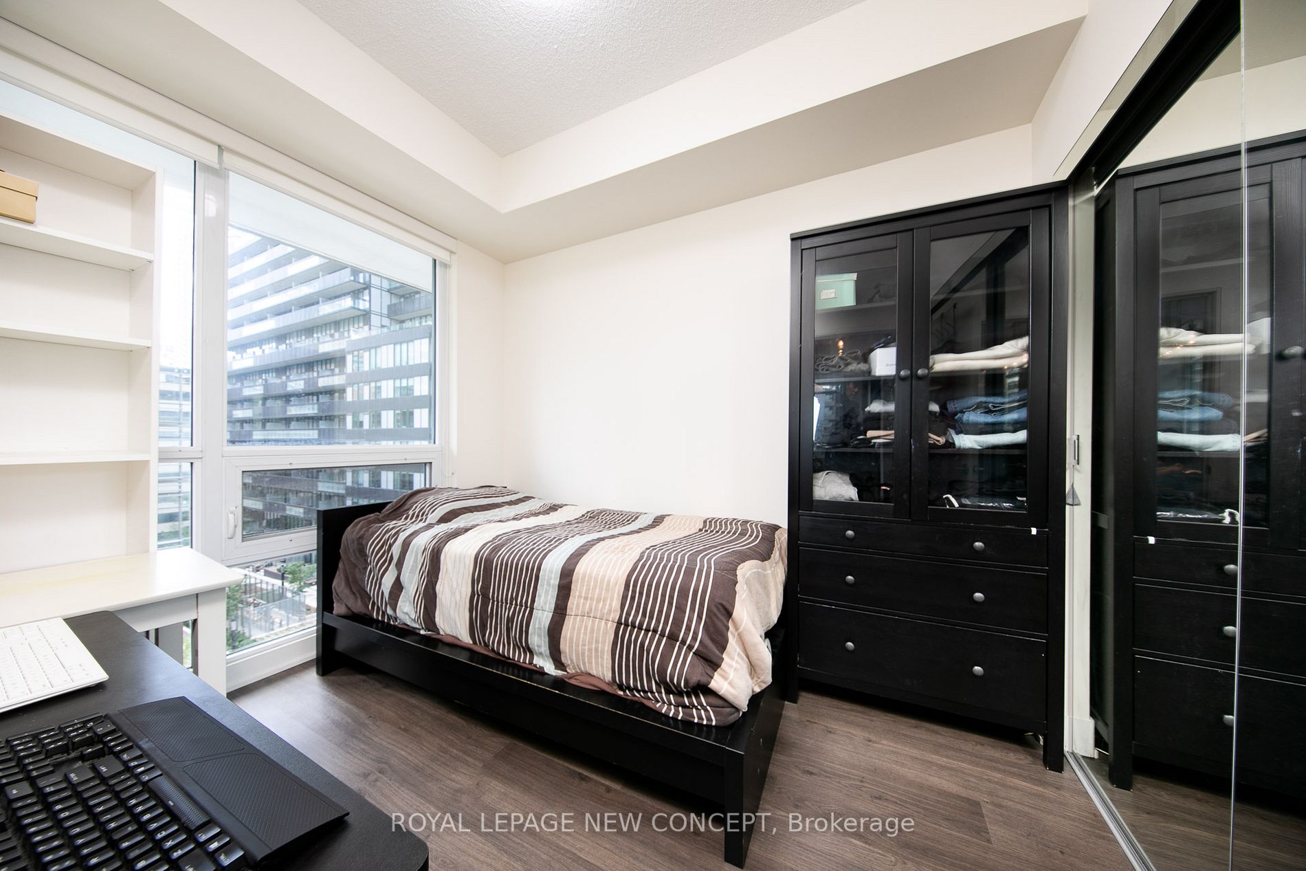 30 Roehampton Ave, #520