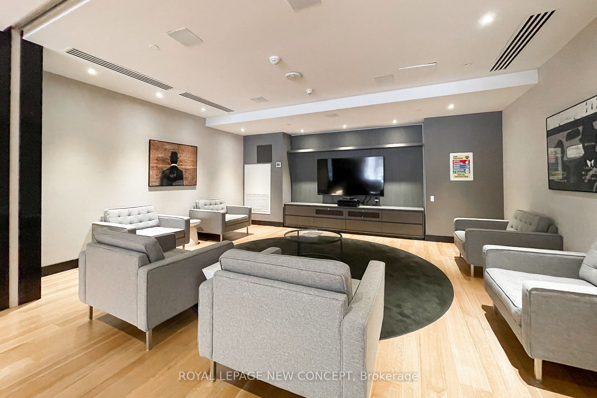30 Roehampton Ave, #520