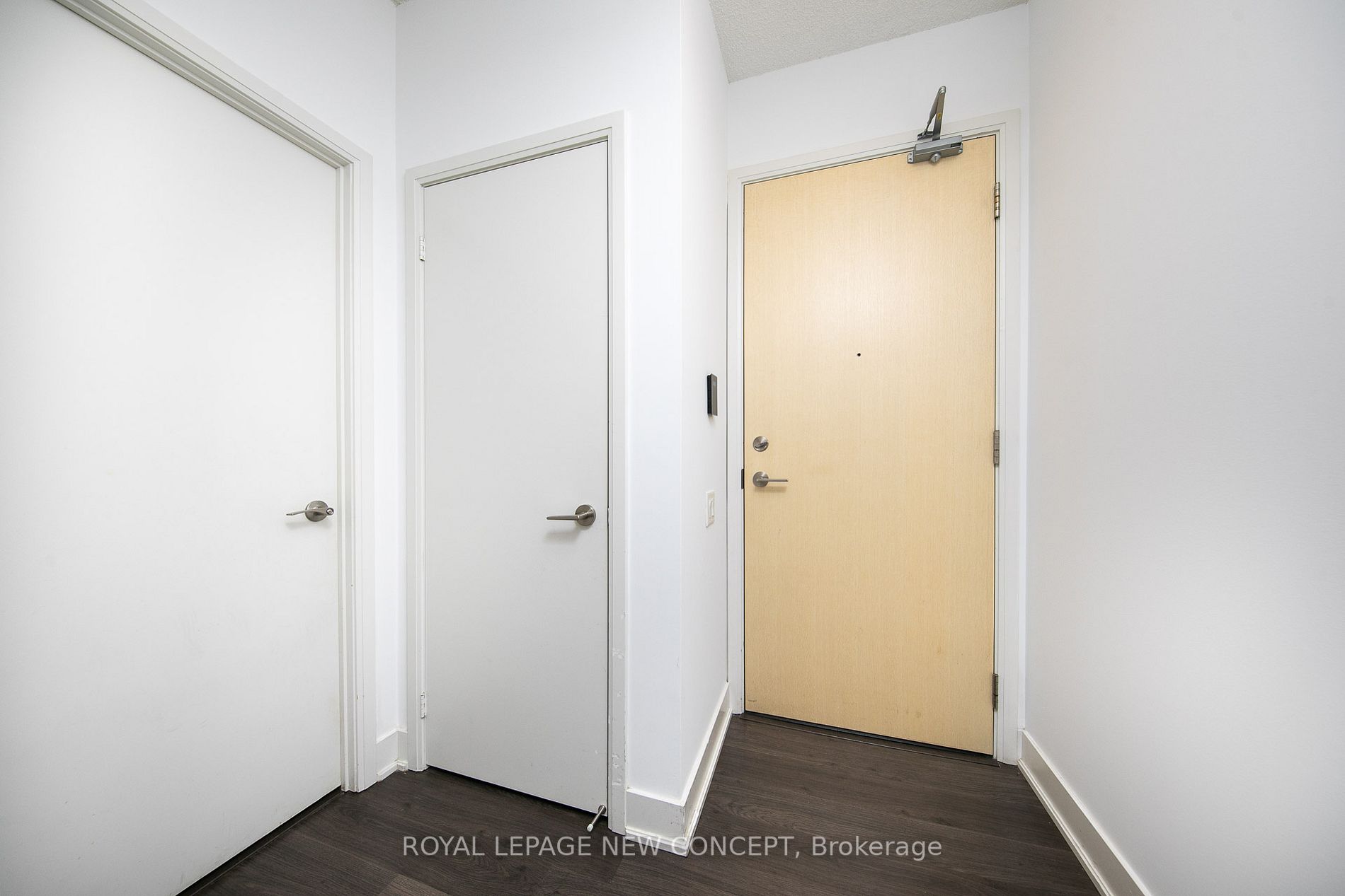 30 Roehampton Ave, #520