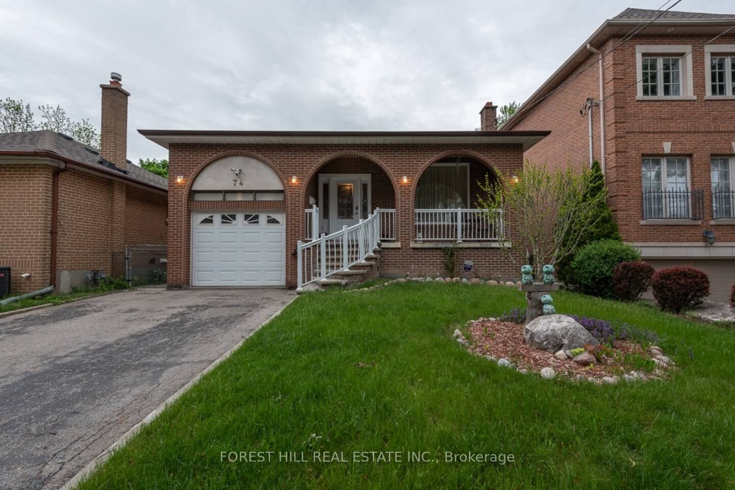 74 Newton Dr