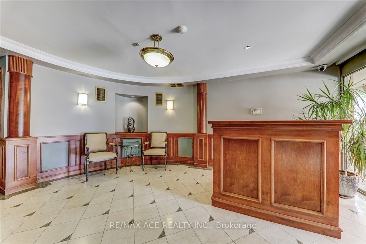 800 Spadina Rd, #501