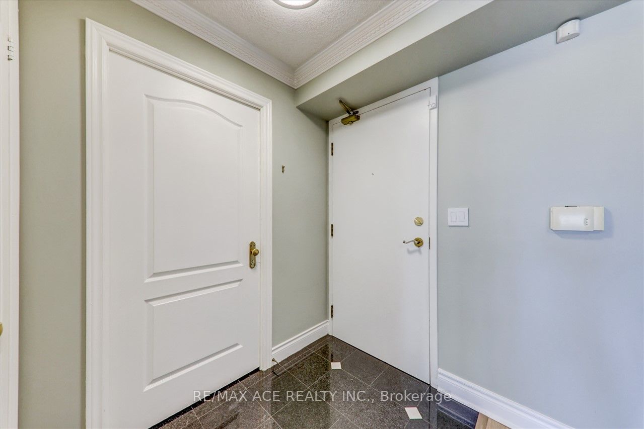 800 Spadina Rd, #501